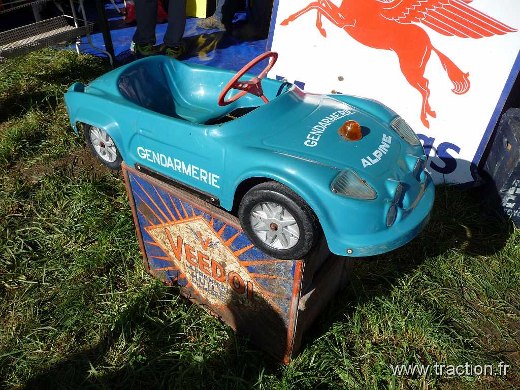 2014_Lipsheim (8).JPG - 33ème Bourse d'échange à Lipsheim, voiture à pédales Renault Alpine gendarmerie